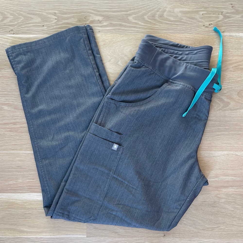 Figs Women's Gray Scrubs with Turquoise Drawstring Medium Petite - Picture 1 of 6